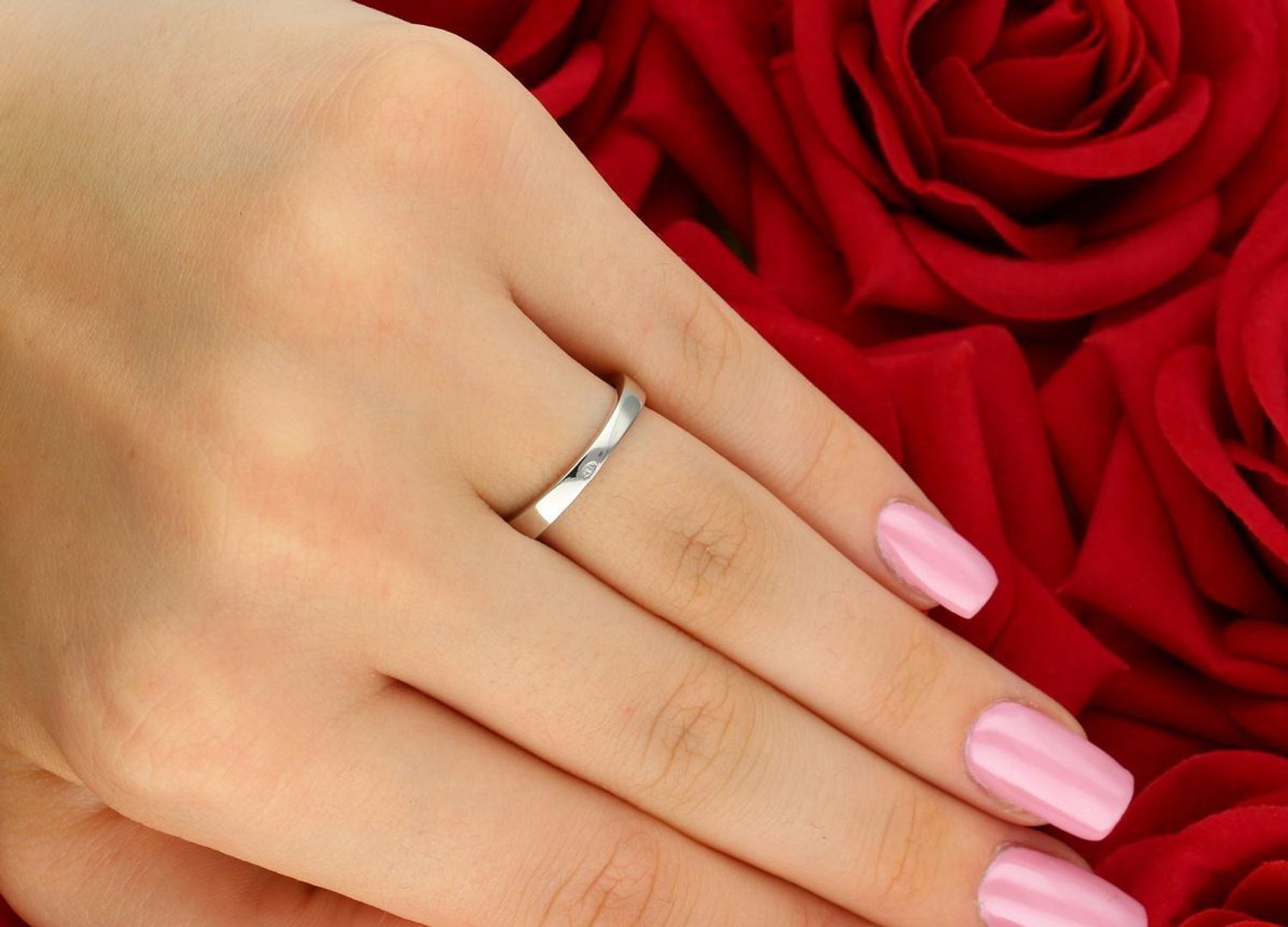 Olśniewający pierścionek z białego złota 585, ozdobiony siedmioma brylantami 0,25 ct. Motyw gwiazdki. Rozmiar 12. Certyfikat autentyczności. Gotowy na prezent!1.jpg